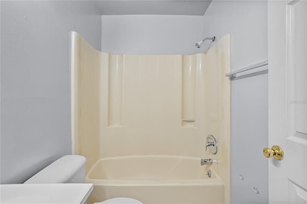 For Sale: $154,980 (2 beds, 2 baths, 996 Square Feet)