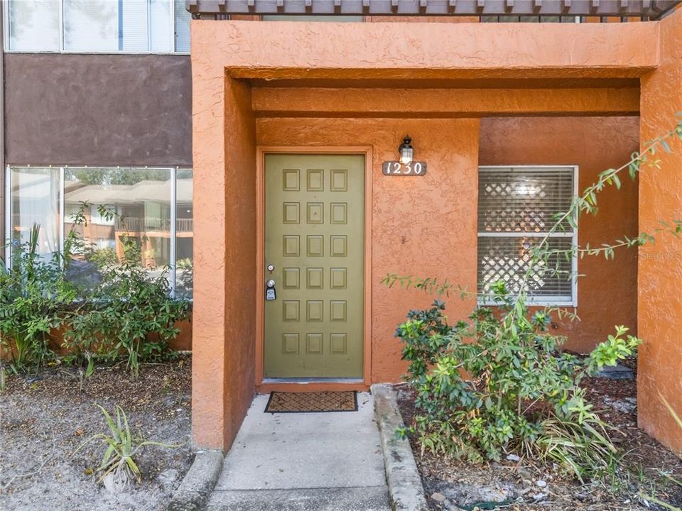 For Sale: $154,980 (2 beds, 2 baths, 996 Square Feet)