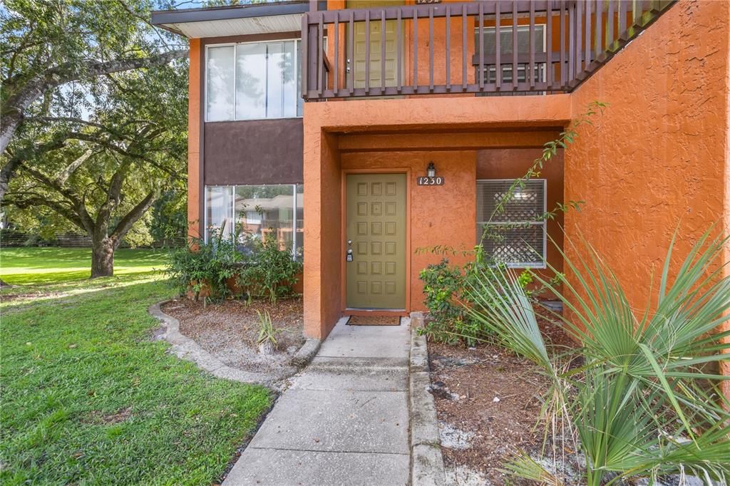 For Sale: $154,980 (2 beds, 2 baths, 996 Square Feet)