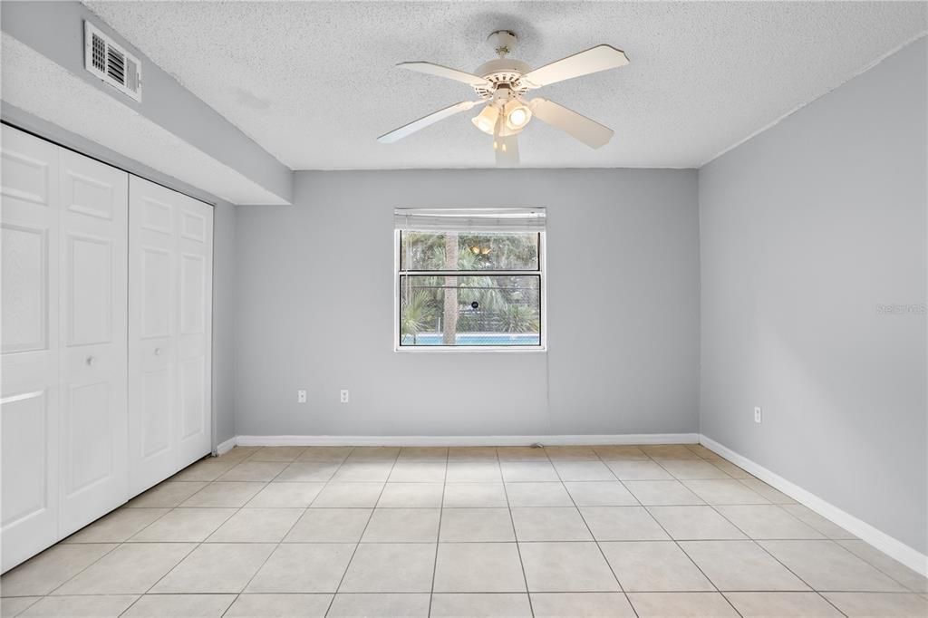 For Sale: $154,980 (2 beds, 2 baths, 996 Square Feet)