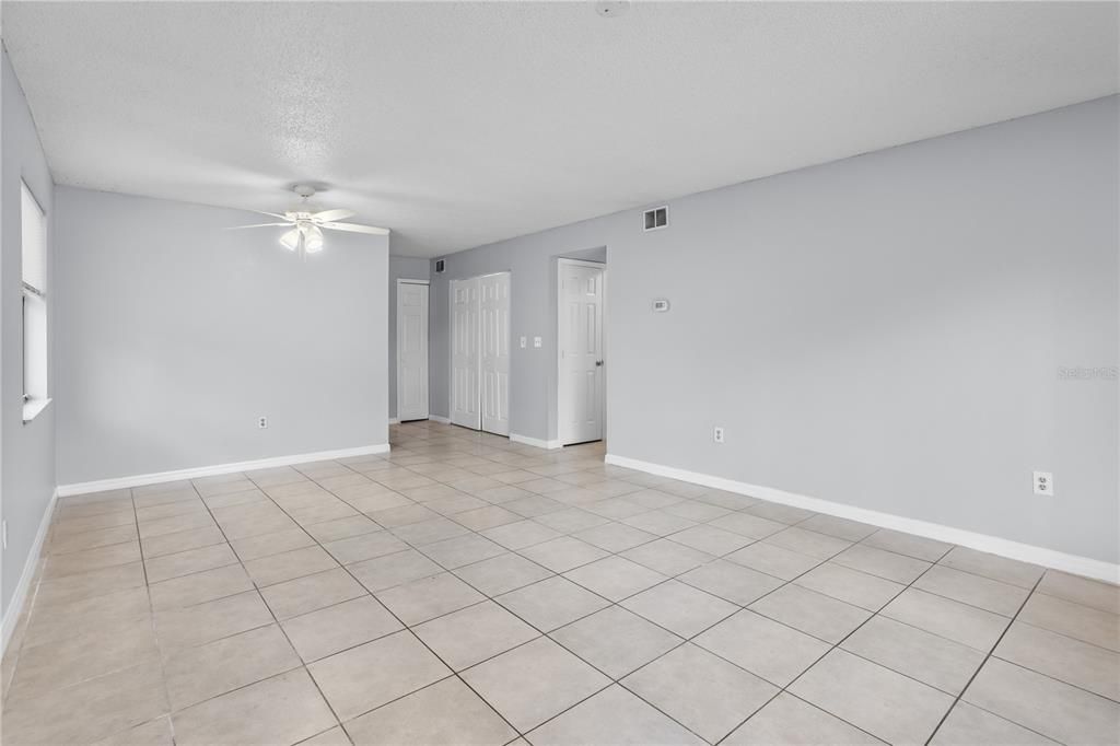 For Sale: $154,980 (2 beds, 2 baths, 996 Square Feet)