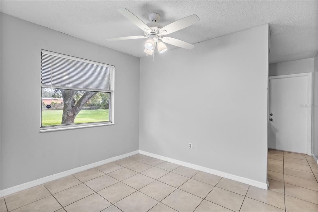 For Sale: $154,980 (2 beds, 2 baths, 996 Square Feet)