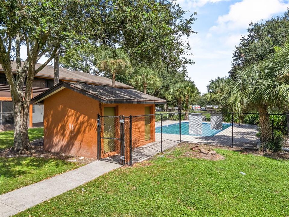 For Sale: $154,980 (2 beds, 2 baths, 996 Square Feet)