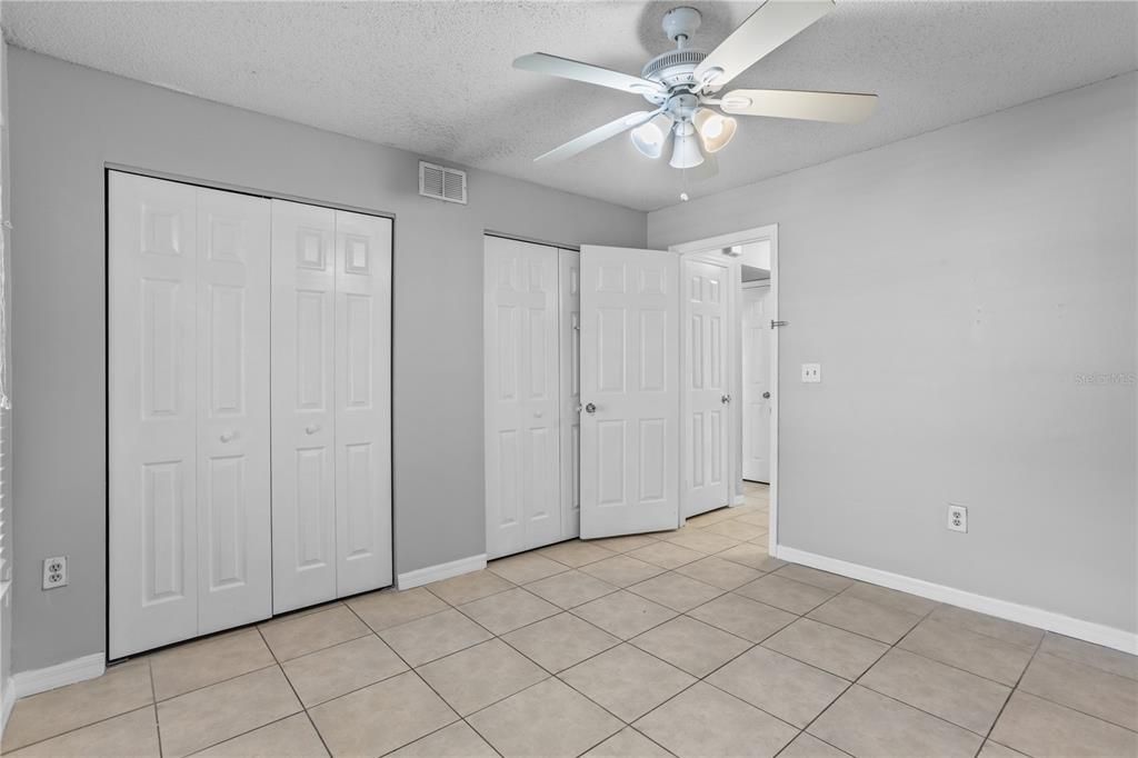 For Sale: $154,980 (2 beds, 2 baths, 996 Square Feet)