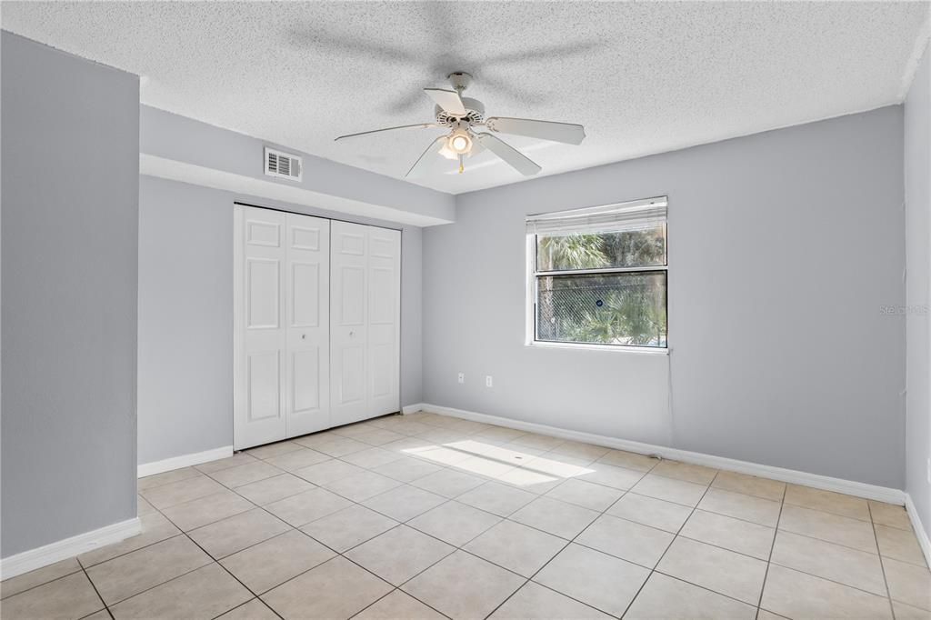 For Sale: $154,980 (2 beds, 2 baths, 996 Square Feet)