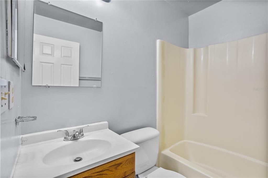 For Sale: $154,980 (2 beds, 2 baths, 996 Square Feet)