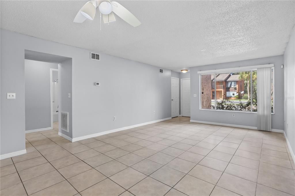 For Sale: $154,980 (2 beds, 2 baths, 996 Square Feet)