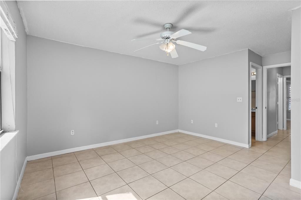 For Sale: $154,980 (2 beds, 2 baths, 996 Square Feet)