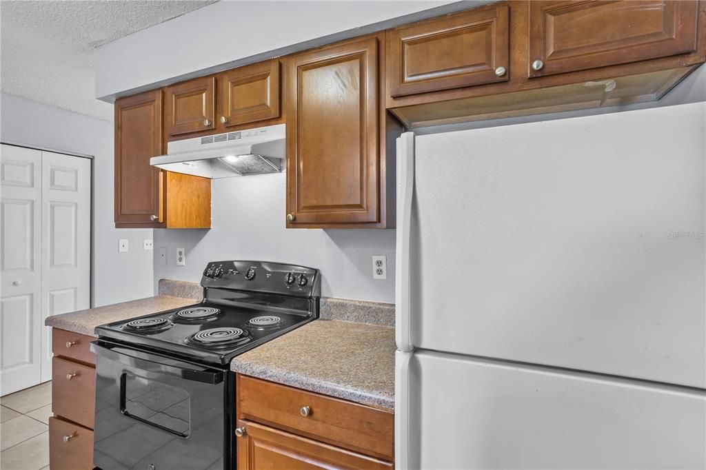 For Sale: $154,980 (2 beds, 2 baths, 996 Square Feet)