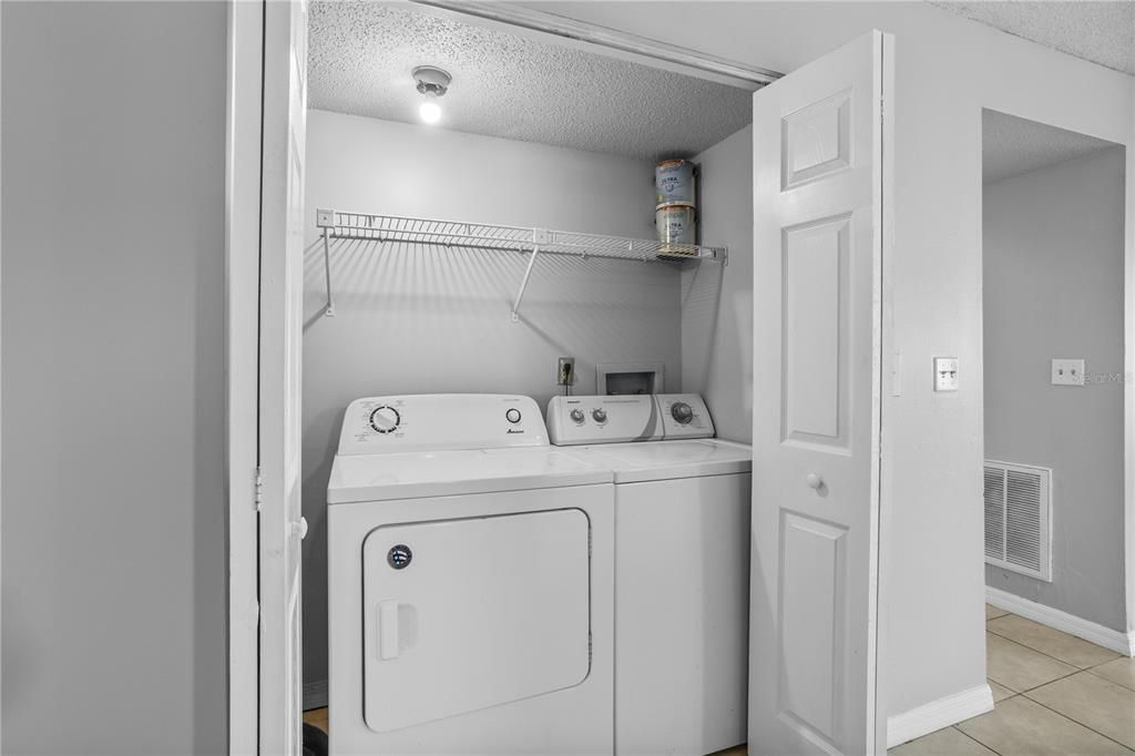 For Sale: $154,980 (2 beds, 2 baths, 996 Square Feet)