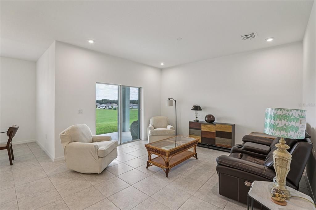 Active With Contract: $362,500 (3 beds, 2 baths, 1589 Square Feet)