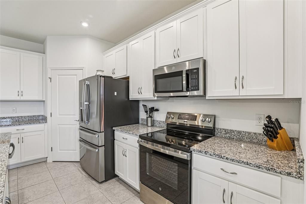 Active With Contract: $362,500 (3 beds, 2 baths, 1589 Square Feet)