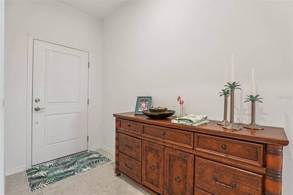 Active With Contract: $362,500 (3 beds, 2 baths, 1589 Square Feet)