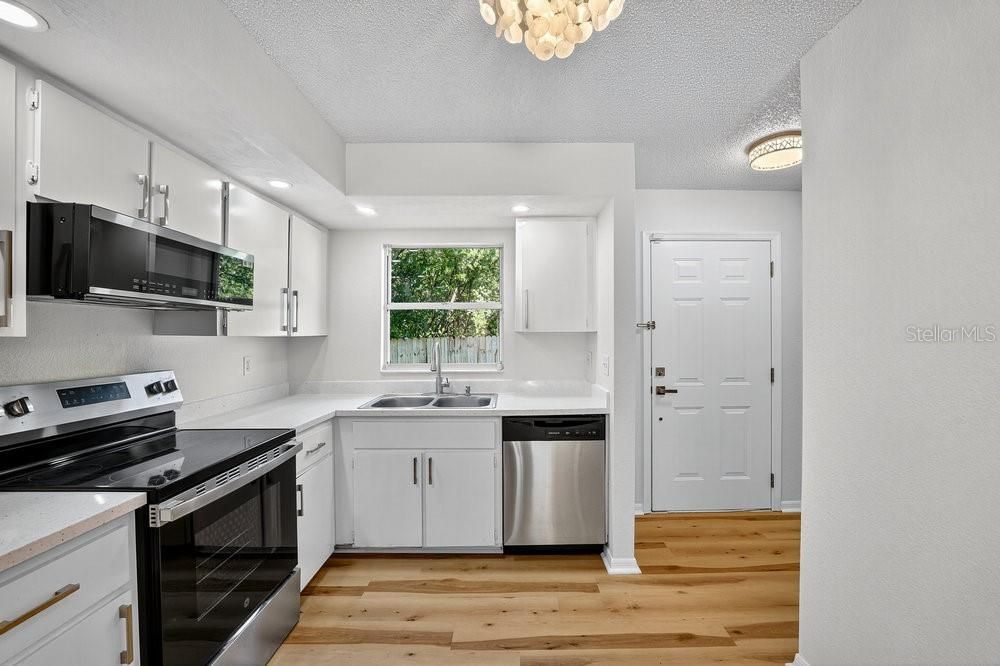 For Sale: $356,500 (3 beds, 2 baths, 1608 Square Feet)