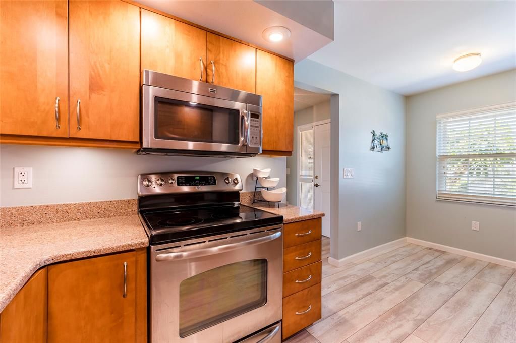 出租: $3,200 (2 贝兹, 2 浴室, 1486 平方英尺)