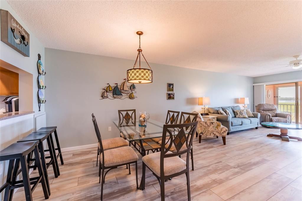 出租: $3,200 (2 贝兹, 2 浴室, 1486 平方英尺)