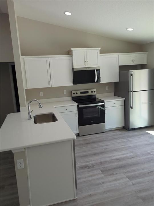 Active With Contract: $217,900 (3 beds, 2 baths, 1089 Square Feet)