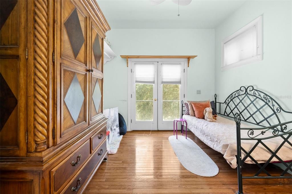 For Sale: $875,000 (5 beds, 4 baths, 2846 Square Feet)