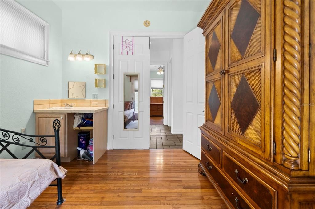 For Sale: $875,000 (5 beds, 4 baths, 2846 Square Feet)