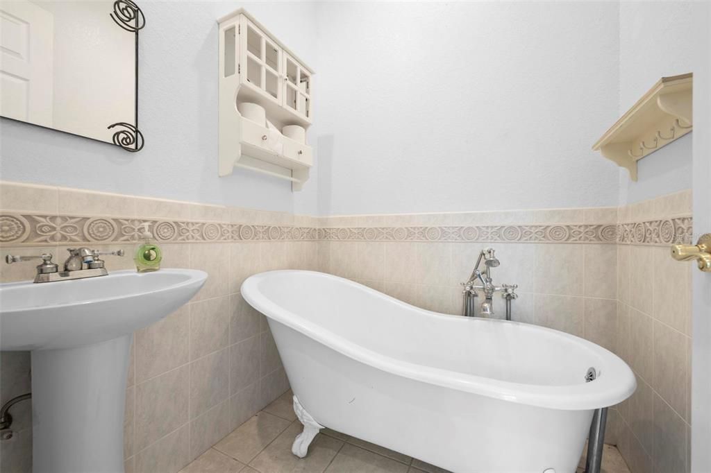 For Sale: $875,000 (5 beds, 4 baths, 2846 Square Feet)