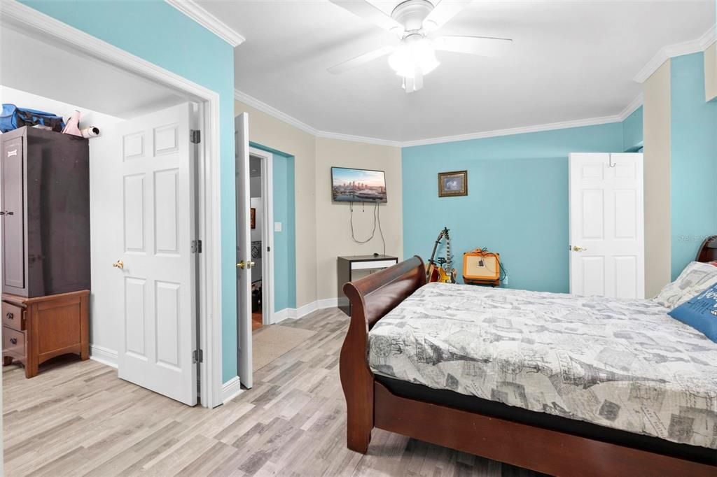 For Sale: $875,000 (5 beds, 4 baths, 2846 Square Feet)