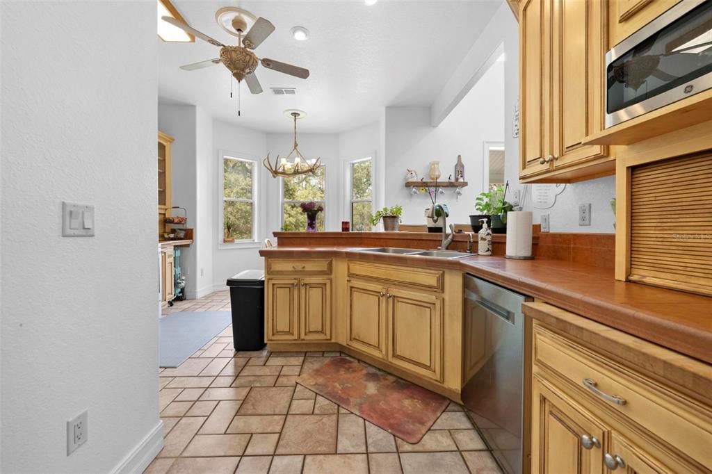 For Sale: $875,000 (5 beds, 4 baths, 2846 Square Feet)