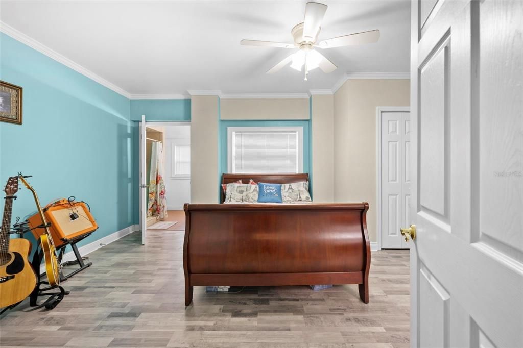 For Sale: $875,000 (5 beds, 4 baths, 2846 Square Feet)