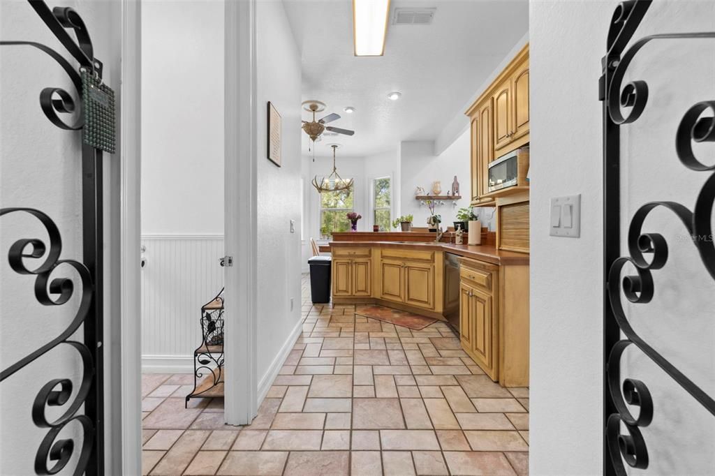 For Sale: $875,000 (5 beds, 4 baths, 2846 Square Feet)