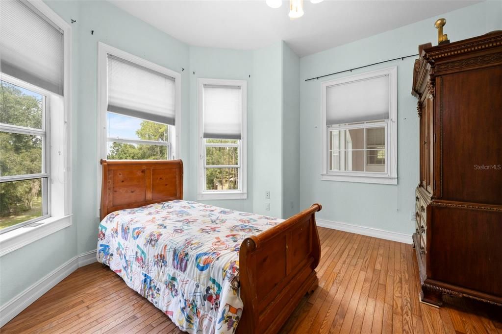 For Sale: $875,000 (5 beds, 4 baths, 2846 Square Feet)