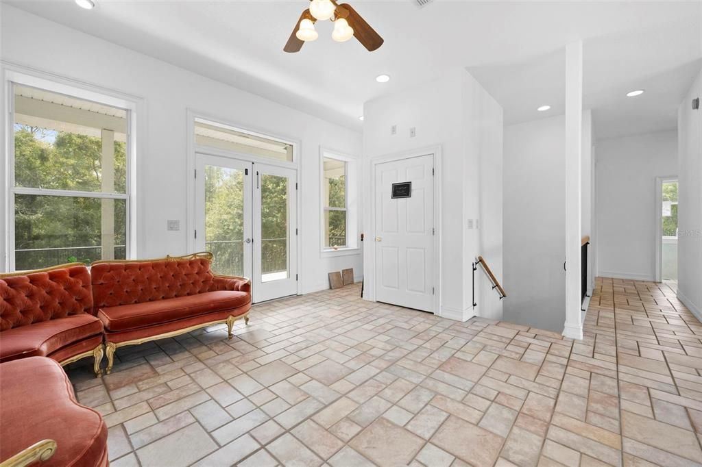 For Sale: $875,000 (5 beds, 4 baths, 2846 Square Feet)