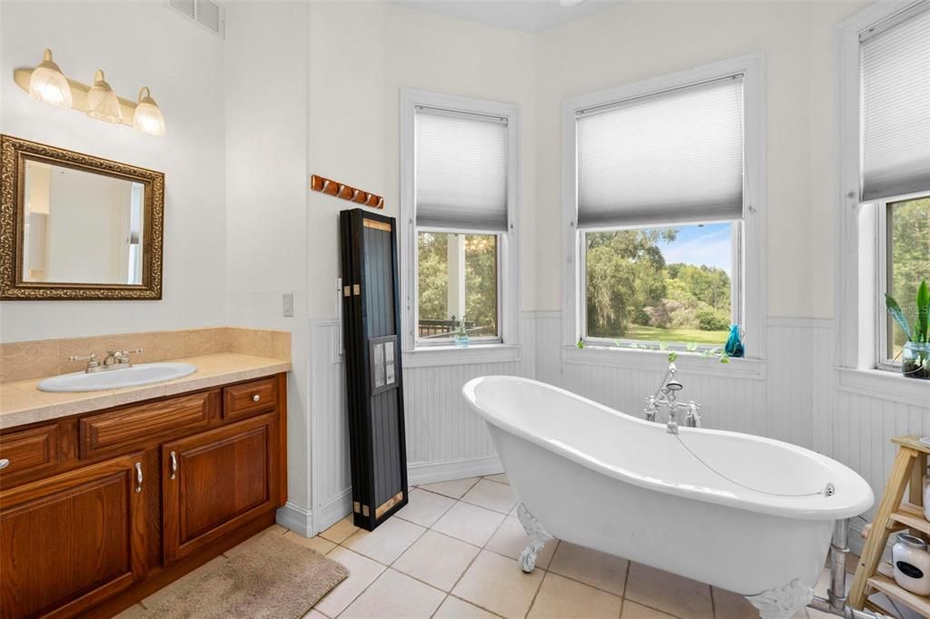 For Sale: $875,000 (5 beds, 4 baths, 2846 Square Feet)