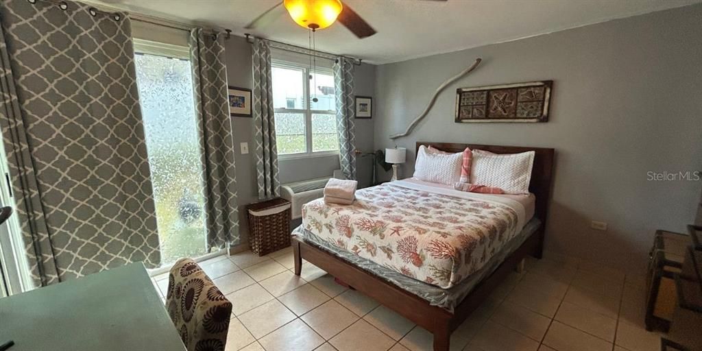 For Sale: $259,900 (2 beds, 2 baths, 953 Square Feet)