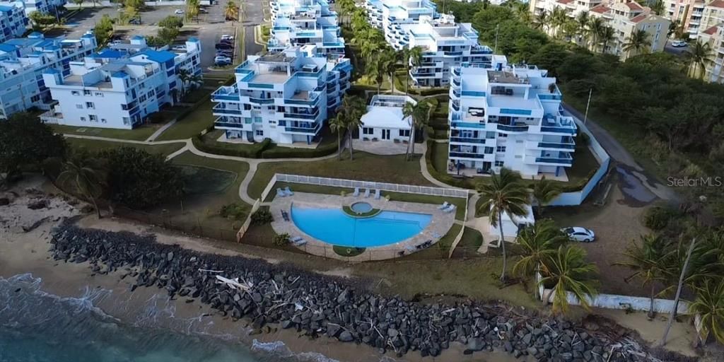 For Sale: $259,900 (2 beds, 2 baths, 953 Square Feet)