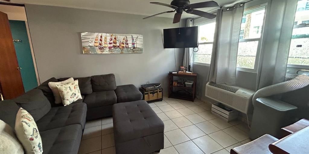 For Sale: $259,900 (2 beds, 2 baths, 953 Square Feet)