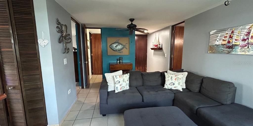 For Sale: $259,900 (2 beds, 2 baths, 953 Square Feet)