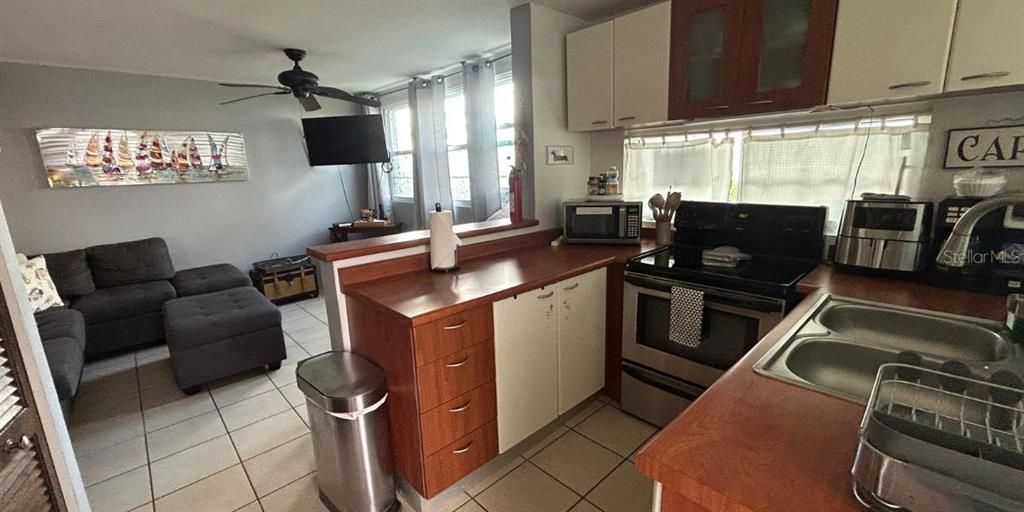 For Sale: $259,900 (2 beds, 2 baths, 953 Square Feet)
