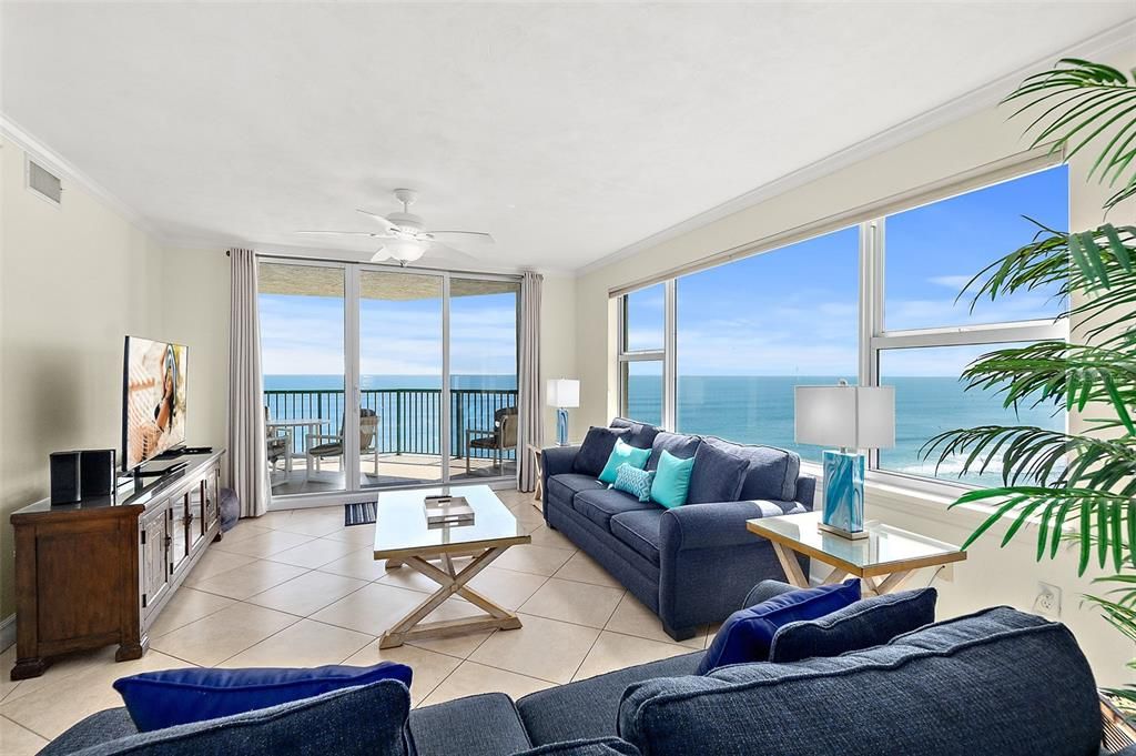 En Venta: $649,000 (3 camas, 3 baños, 2072 Pies cuadrados)