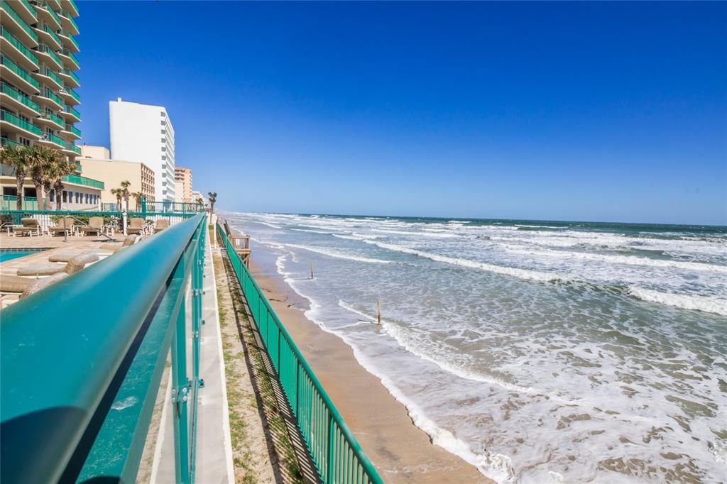 En Venta: $649,000 (3 camas, 3 baños, 2072 Pies cuadrados)