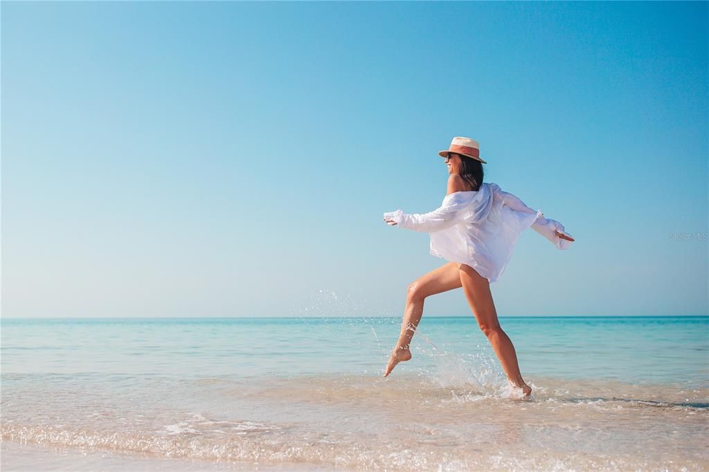 En Venta: $649,000 (3 camas, 3 baños, 2072 Pies cuadrados)