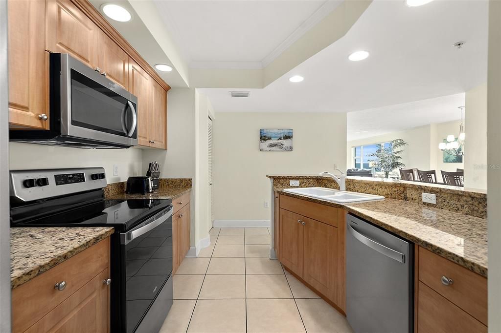 En Venta: $649,000 (3 camas, 3 baños, 2072 Pies cuadrados)