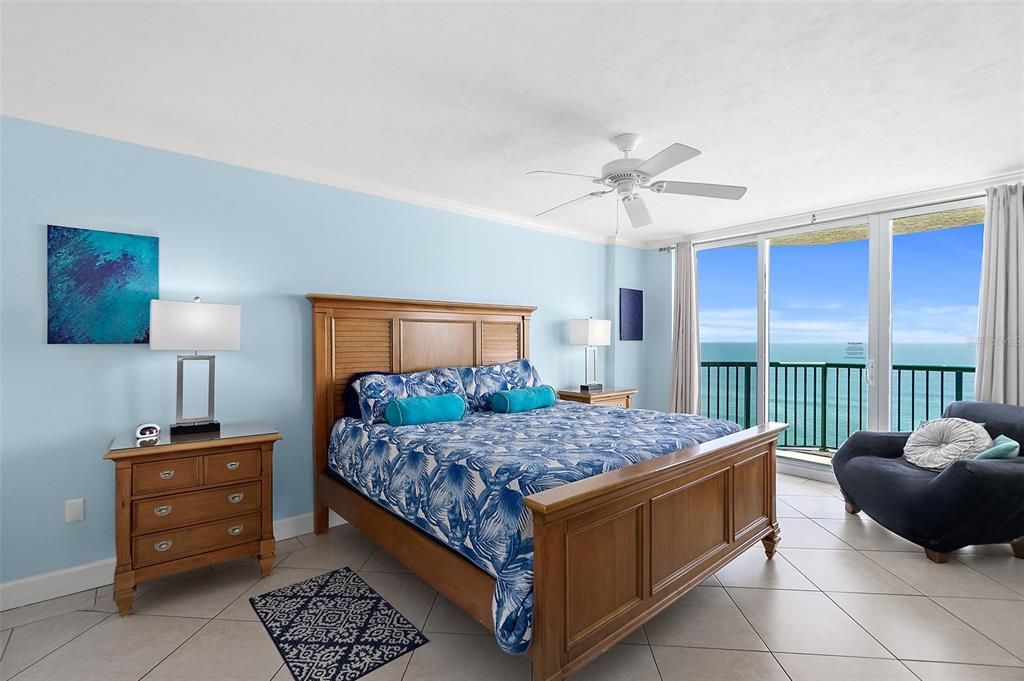 En Venta: $649,000 (3 camas, 3 baños, 2072 Pies cuadrados)