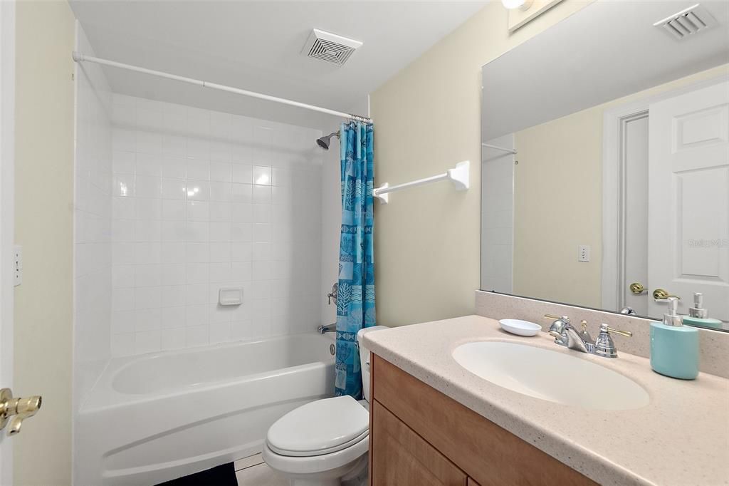 En Venta: $649,000 (3 camas, 3 baños, 2072 Pies cuadrados)