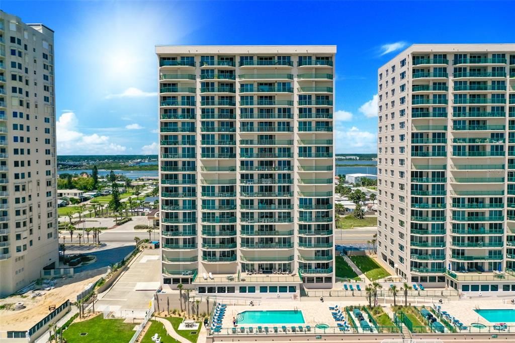 En Venta: $649,000 (3 camas, 3 baños, 2072 Pies cuadrados)