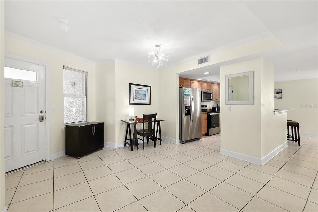 En Venta: $649,000 (3 camas, 3 baños, 2072 Pies cuadrados)