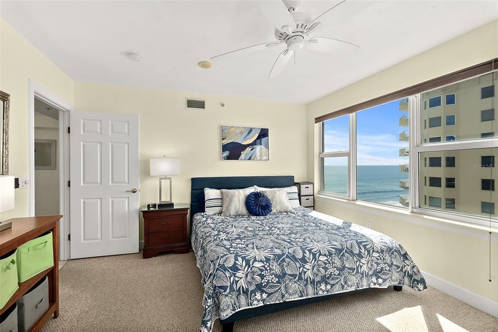 En Venta: $649,000 (3 camas, 3 baños, 2072 Pies cuadrados)