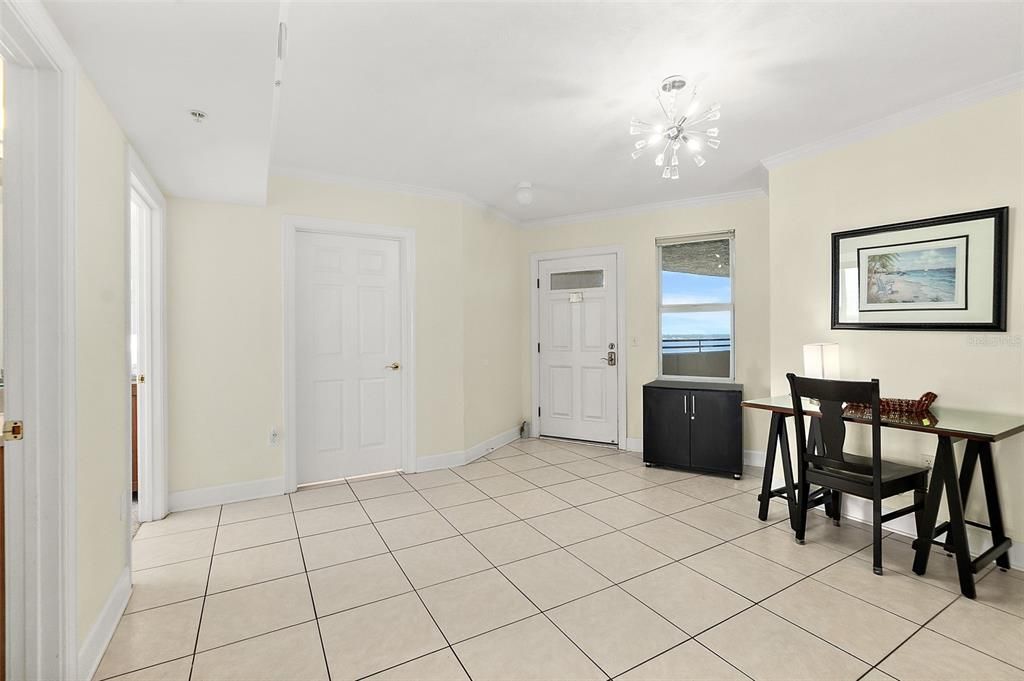 En Venta: $649,000 (3 camas, 3 baños, 2072 Pies cuadrados)