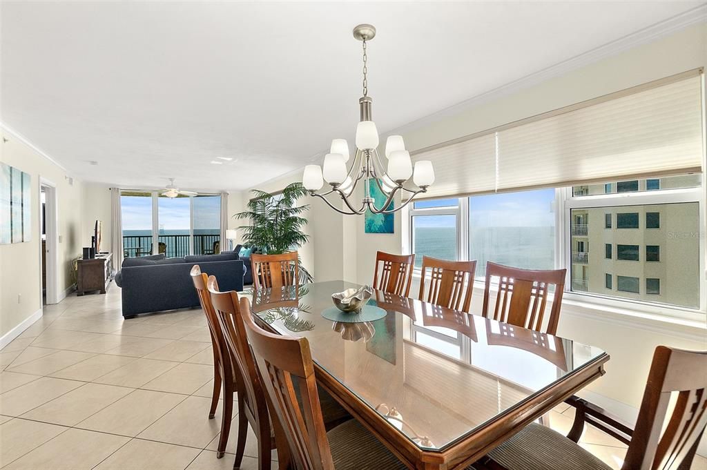 En Venta: $649,000 (3 camas, 3 baños, 2072 Pies cuadrados)