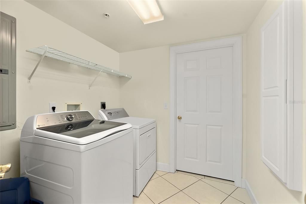 En Venta: $649,000 (3 camas, 3 baños, 2072 Pies cuadrados)