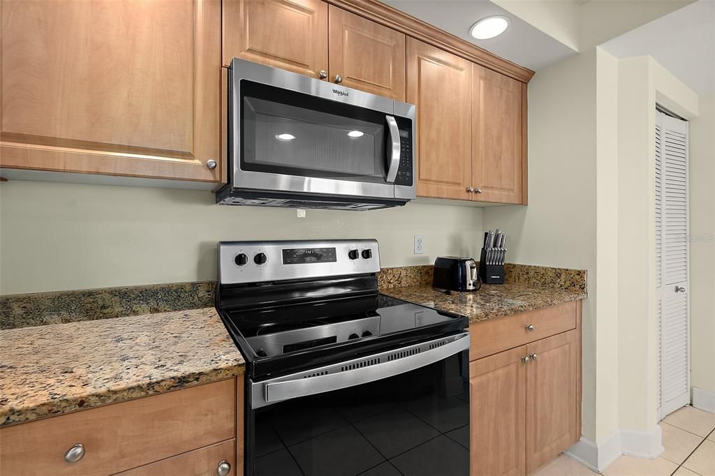 En Venta: $649,000 (3 camas, 3 baños, 2072 Pies cuadrados)