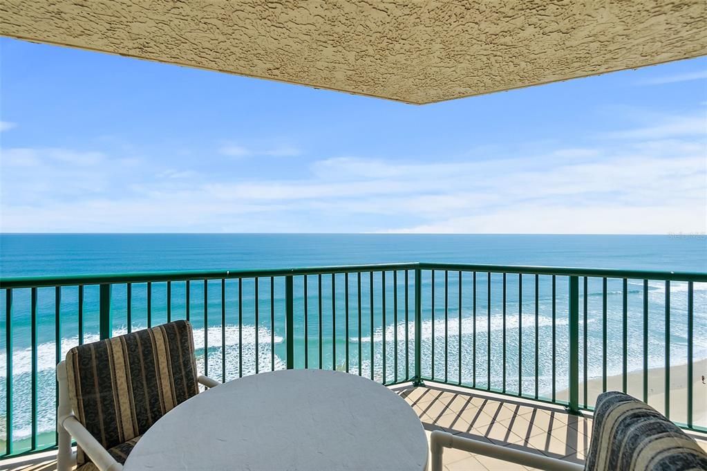 En Venta: $649,000 (3 camas, 3 baños, 2072 Pies cuadrados)